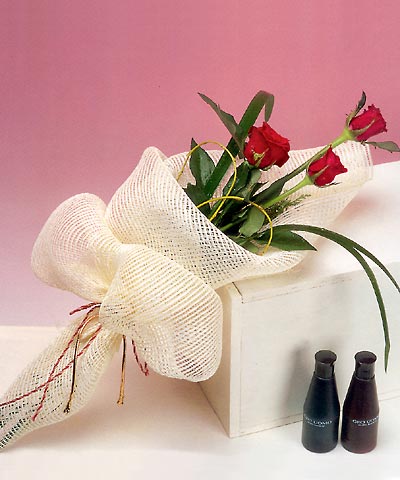 Ankara çiçek satışı site ürünümüz  3 adet kırmızı gülden buket çiçeği