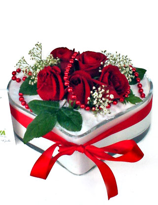 Ankara Ayaş çiçek satışı site ürünümüz  Mika kalp içinde güller Ankara çiçek gönder firması şahane ürünümüz