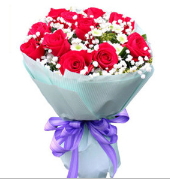12 adet kırmızı gül ve beyaz kır çiçekleri Ankara çiçekçi mağazası