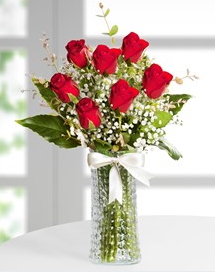 Cam vazoda 7 adet kırmızı gül Ankara çiçek çiçekçi çiçekçilik